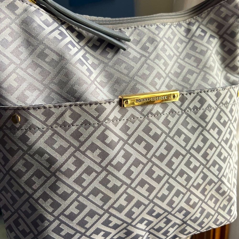 Tommy Hilfiger Purse Handbag HOBO Bag TH Monogram silver w/ brass